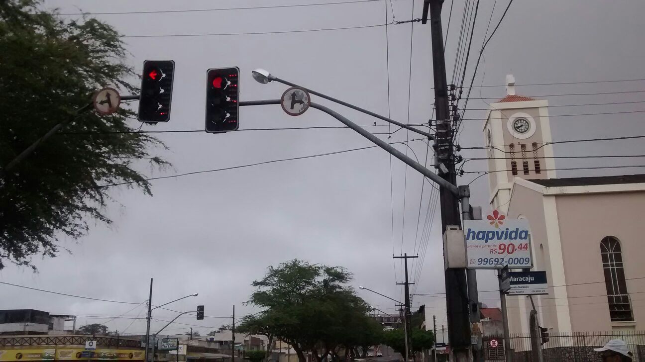 SMTT atua no restabelecimento dos semáforos após pane provocada por quedas de energia - SMTT Aracaju